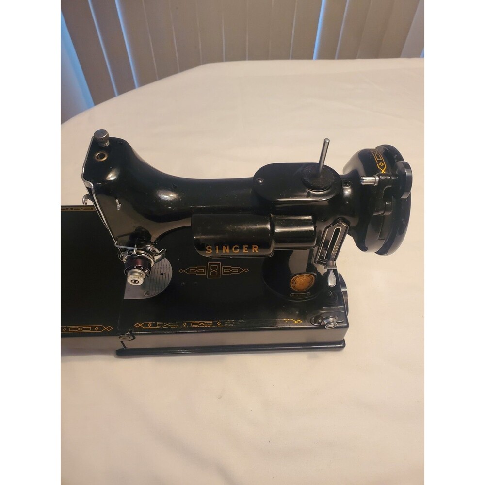 Vtg 1955 Singer Featherweight Sewing Machine/Case/Attachments/221